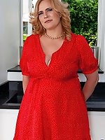 HUGE ass mature mommy seduce young boy