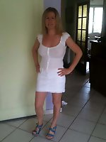 Erotic mature mama spreading her lips