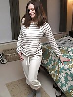 Extravagant mature babe trying to tease