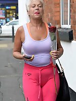 Experienced whore is trying to seduce