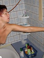 Redhead MILF pisses and takes a shower