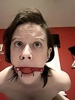 Russian women are posing nude at home