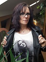 Alluring mature housewife likes anal sex so much